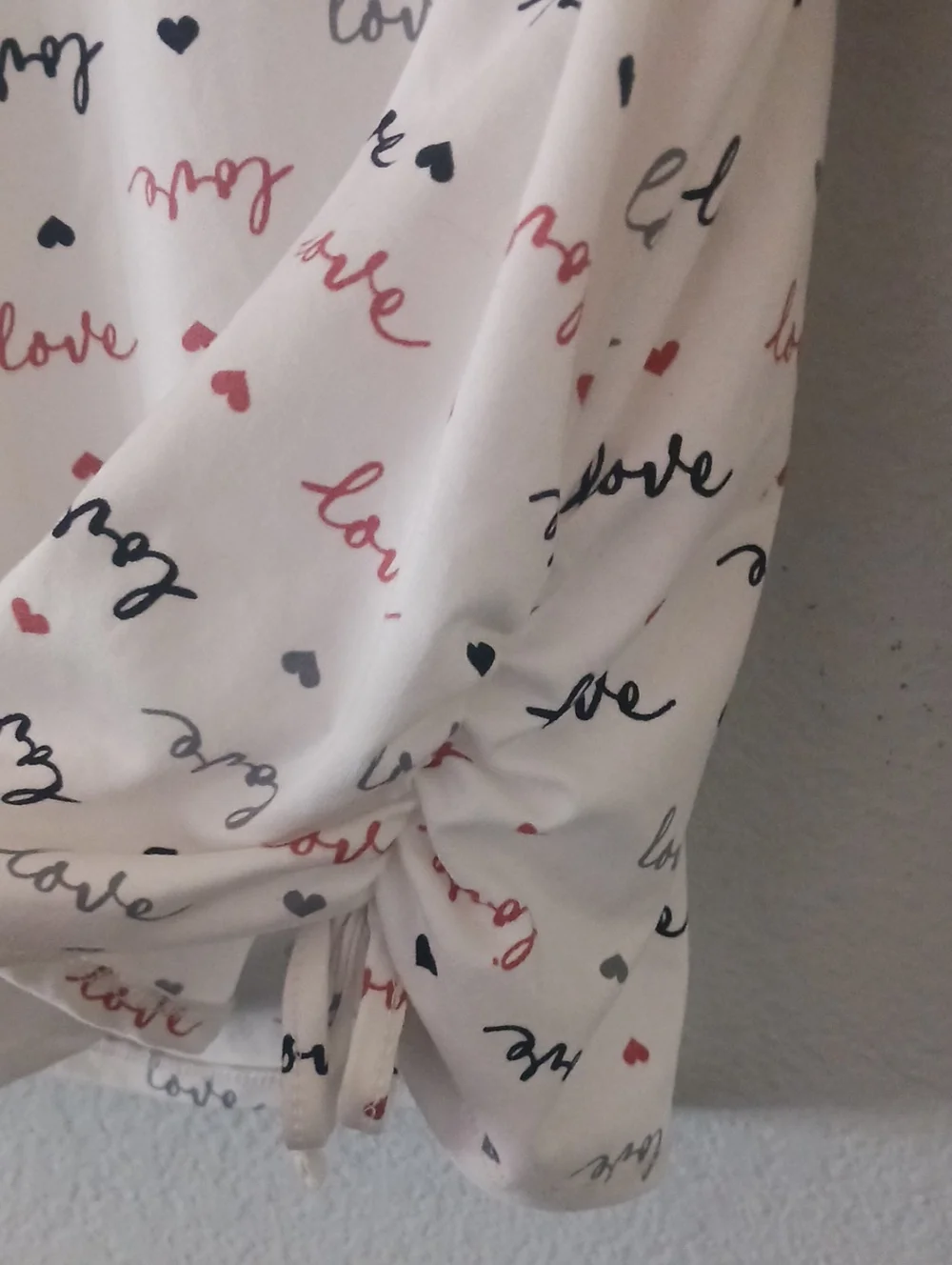 10×$13!!🔴Long-Sleeve White 'Love' Print Tee with Red & Navy Accents